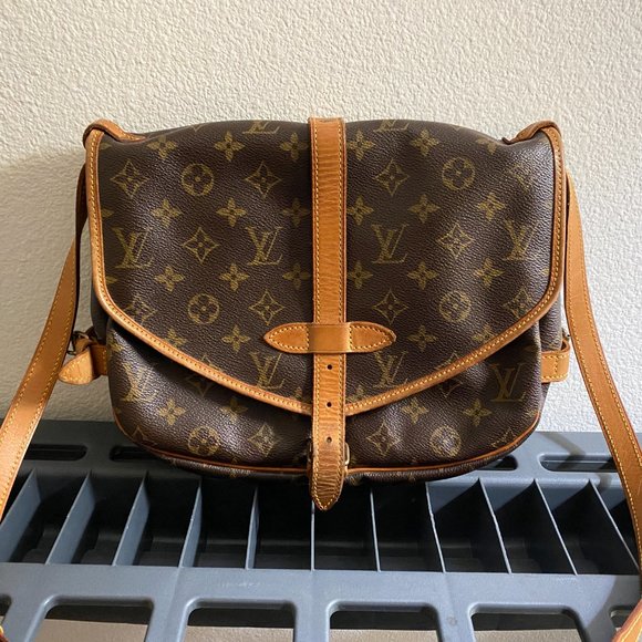 Louis Vuitton Handbags - Louis Vuitton MM Samur 30